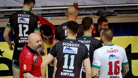  Нефтохимик против швейцарския Шеноа в 