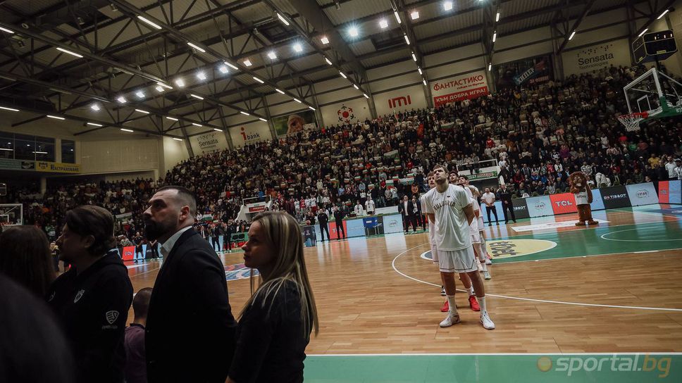 Нашите борят Швеция пред над 5000