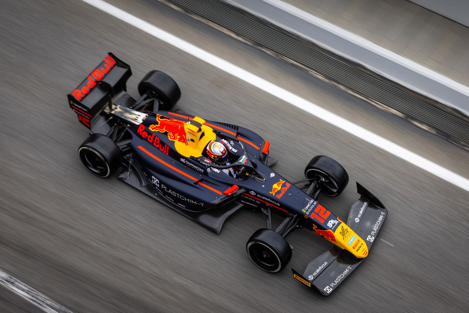 Никола Цолов тества преди началото на сезон 2025 във Формула 3