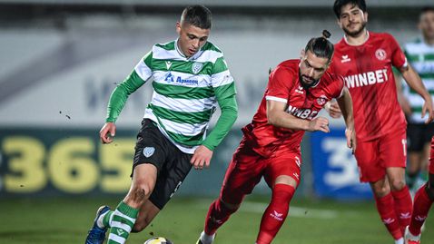 Черно море и Ботев (Враца) не успяха да се пробият, "моряците" все по-далеч от топ 4