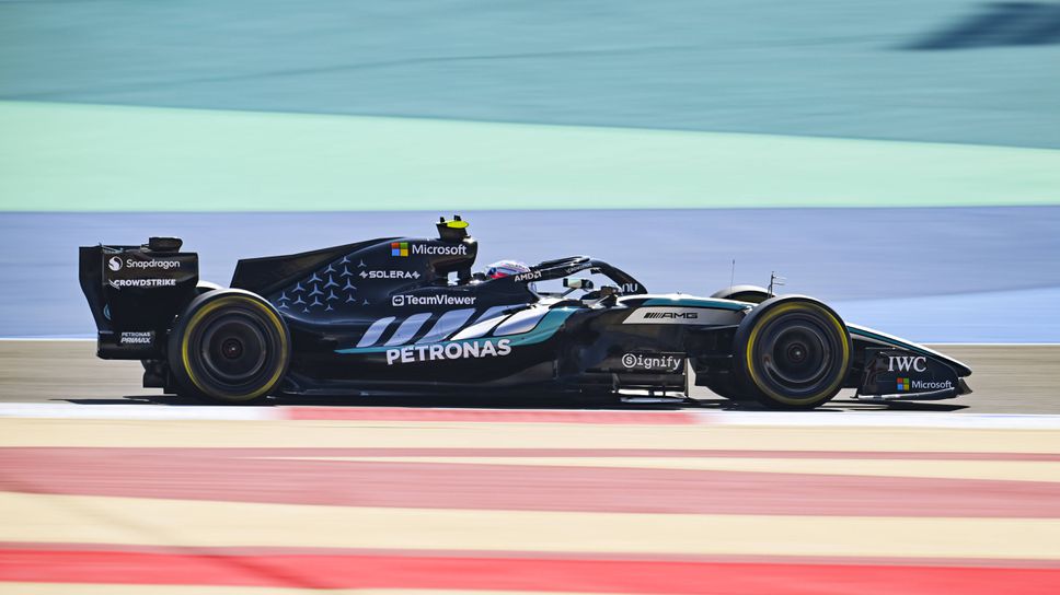 Пилотът на Мерцедес Андреа Кими Антонели стана причина за спиране