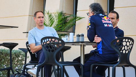 Големите шефове на Ред Бул дойдоха за финала на тестовете