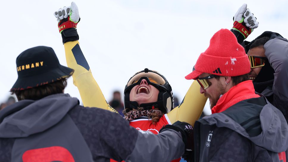 Германката Даниела Майер триумфира в напрегнатия женски финал в ски