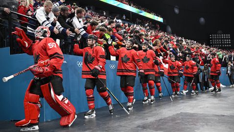 Велик обрат 36 секунди преди края прати Канада на мечтания финал