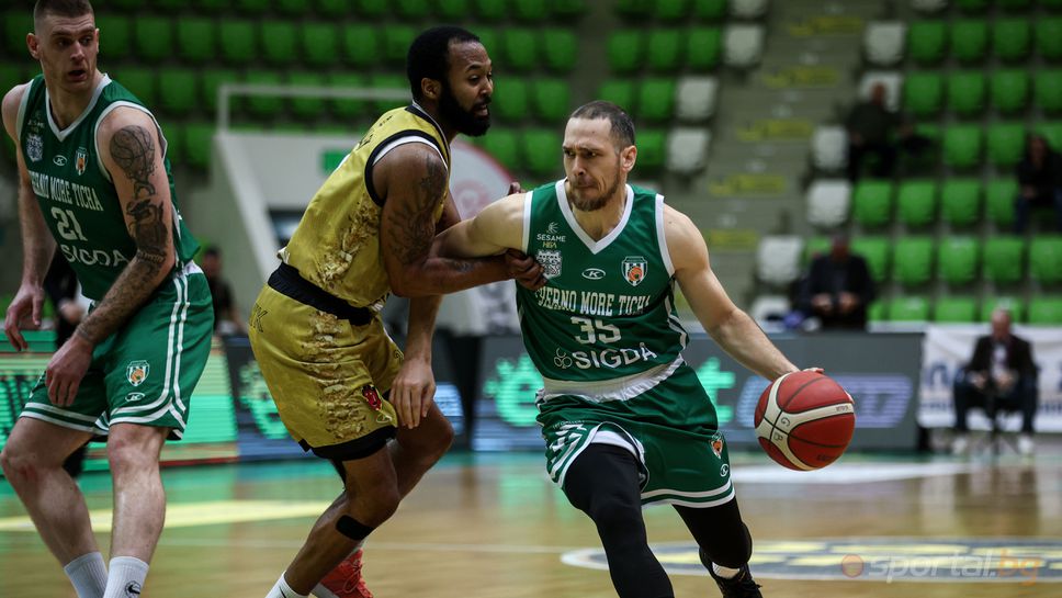 "Моряците" опитват да се откъснат напред