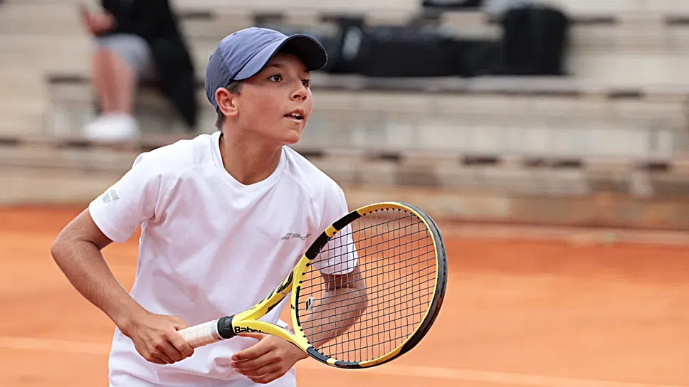 "Момчето без бекхенд" Теодор Давидов вече е най-младият тенисист с АТР точки