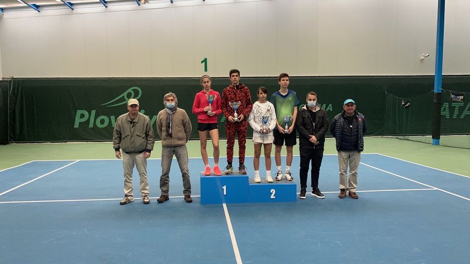 Адрияно Дженев и Елизара Янева триумфираха с титлите на ДП по тенис на закрито до 16 г.