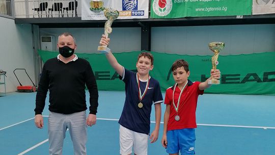 Александър Толев и Брияна Иванова – шампиони на ДП по тенис на закрито до 12 г.