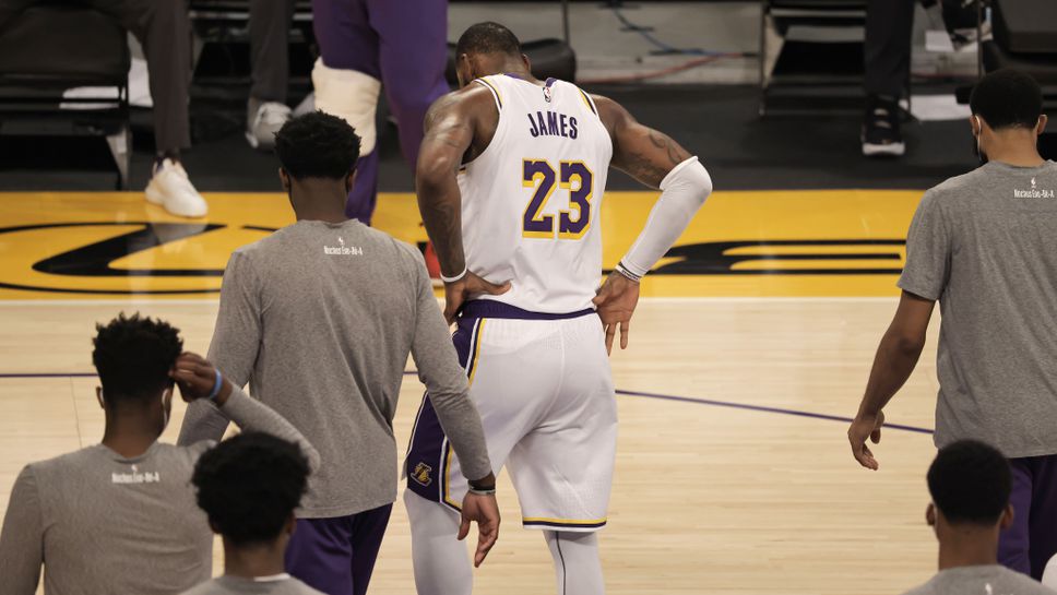 Двоен шок за Лейкърс: Контузия за ЛеБрон и загуба от Атланта