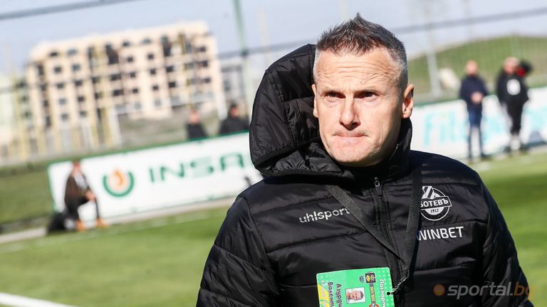 Треньорът на Ботев Пловдив Азрудин Валентич даде дълга почивка на