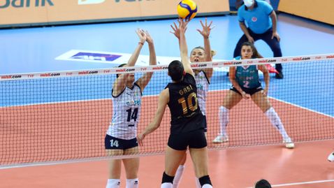 Емилия Димитрова със 17 точки, ПТТ взе само гейм на Вакъфбанк в Турция 🏐