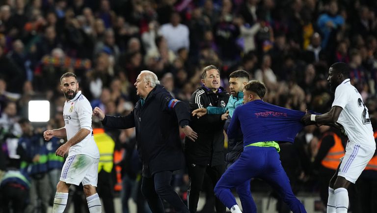 Драматичният финал на дербито между Барселона и Реал Мадрид логично