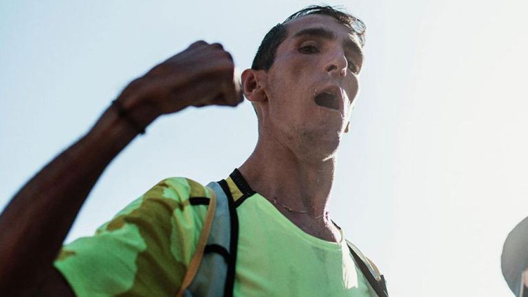 Мъж с церебрална парализа завърши маратон