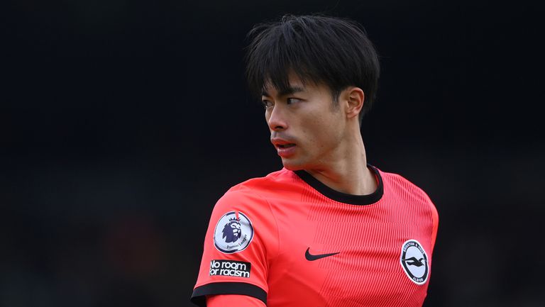 Манчестър Юнайтед следи отблизо изявите на японския национал Каору Митома