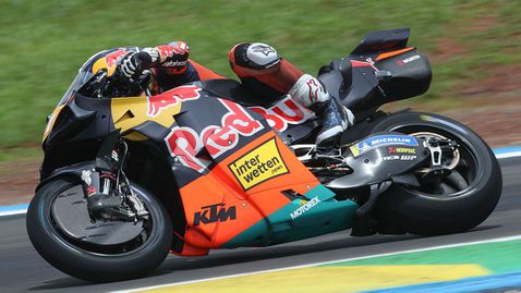 Педро Акоста пред Джак Милър в първата тренировка в Бразилия