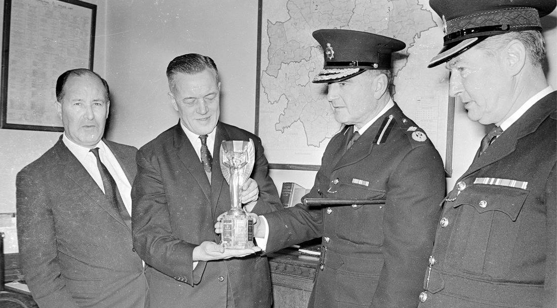 Преди точно 60 години откраднаха световната купа, куче я намери