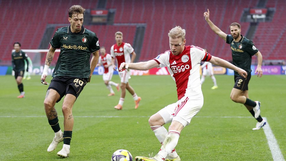 Фейенорд и Аякс в сблъсък за второто място
