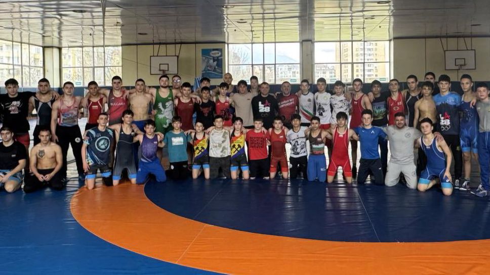 Повече от 50 деца тренират в залата по борба "Диана"