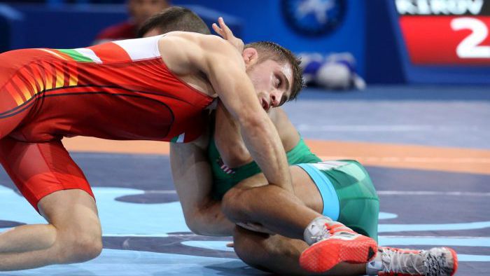Мирослав Киров е на полуфинал при 74-килограмовите, останалите български борци чакат втори шанс