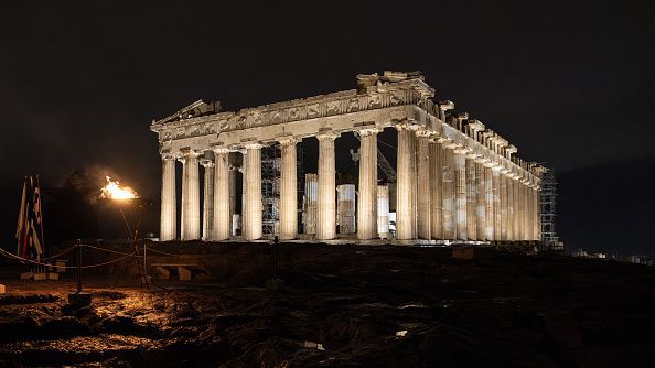 Олимпийският огън достигна Акропола в Атина