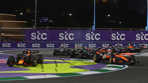 Хорнър обясни защо Верстапен не върна позицията на Пиастри в Джеда