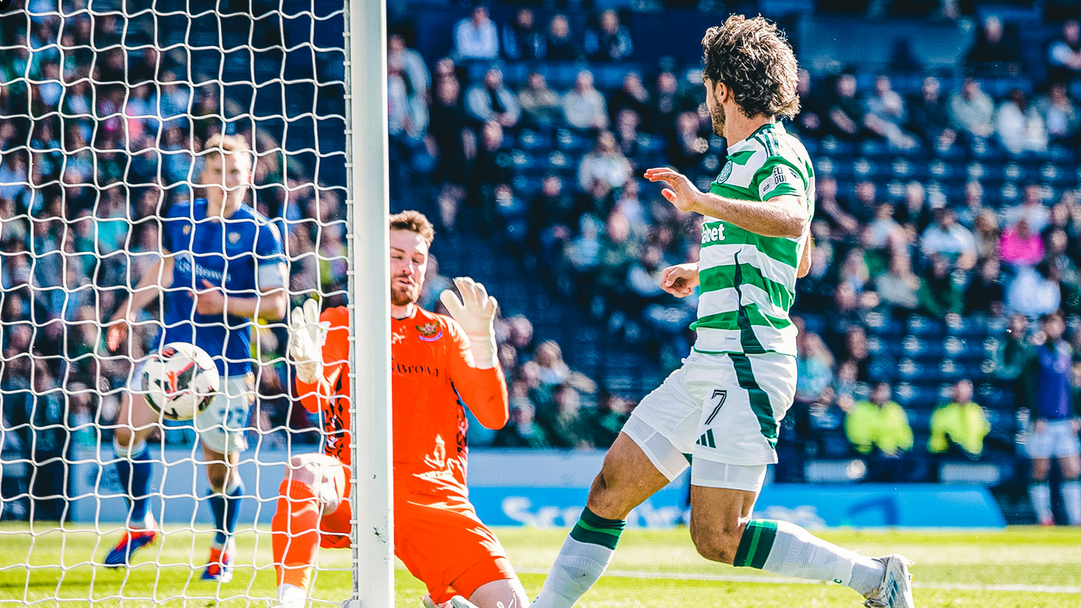 Селтик върви уверено към требъл