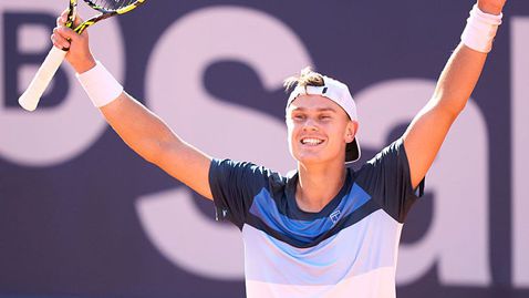  Холгер Руне не остави шансове на Карлос Алкарас на финала в Барселона 