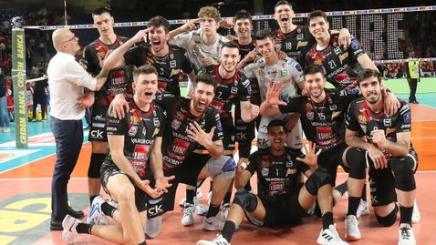 Супер Алекс Николов с 15 точки, Лубе изравни серията срещу Перуджа