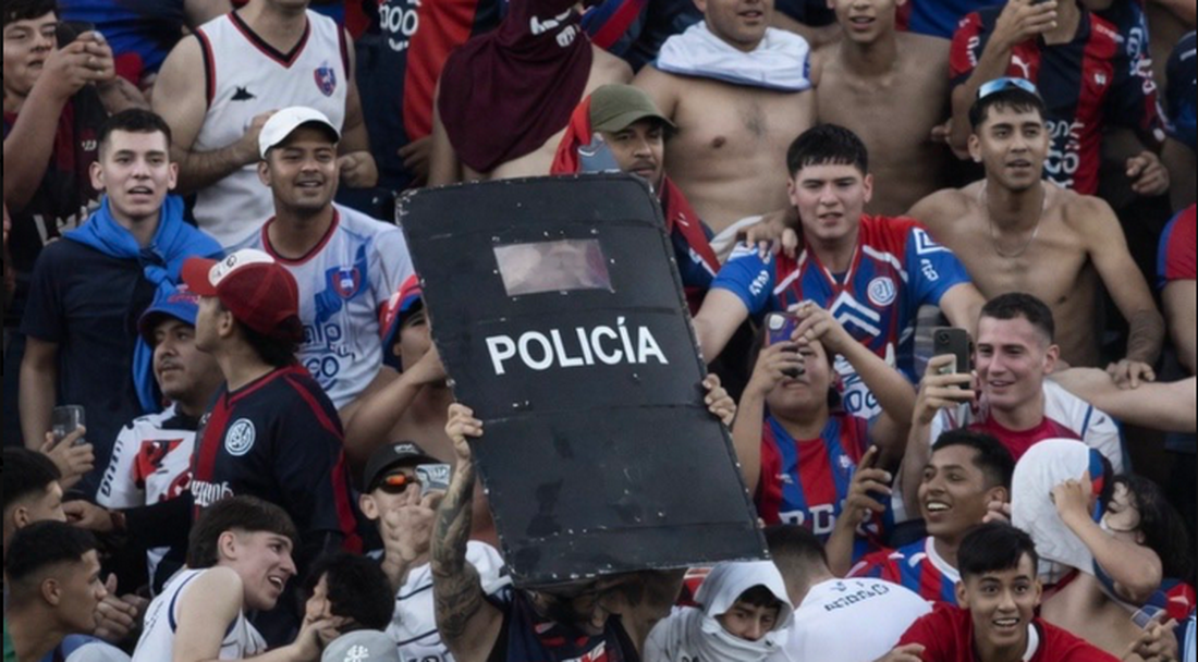 Хаос в Парагвай! Ужасяващи сцени на стадиона, изнесена бременна жена, полицаи в болница