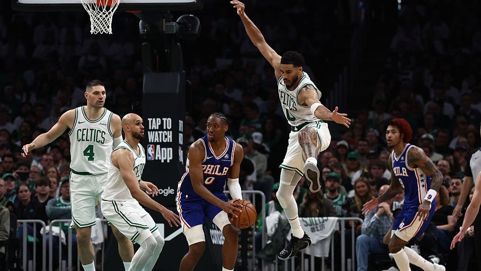 Бостън разгроми Филаделфия и поведе в серията