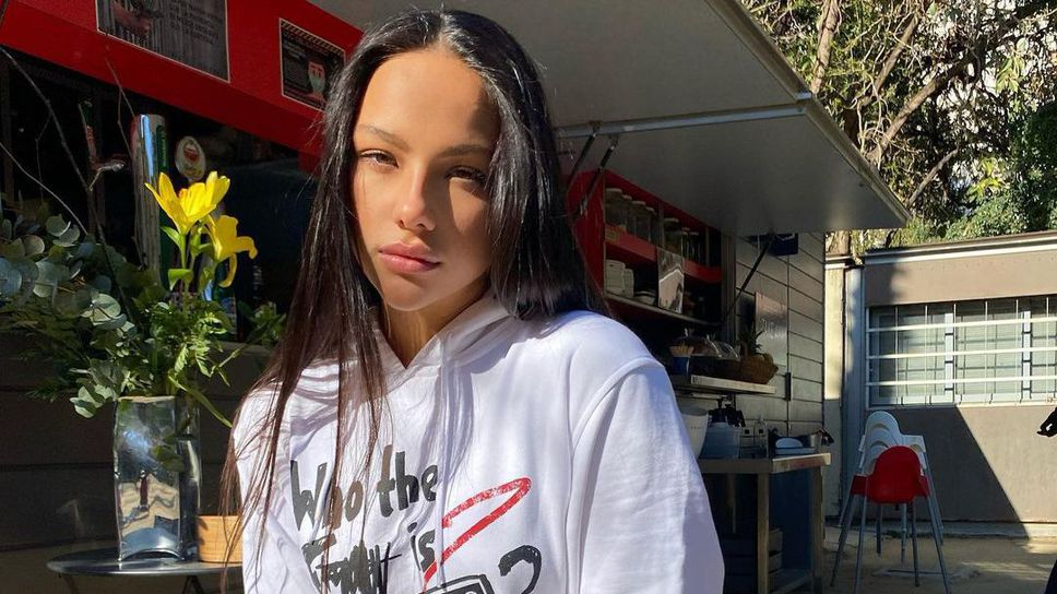 Руски модел търси голямата си любов с разкрепостено видео