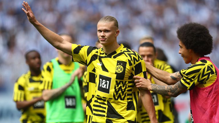  Холанд зарадвал всички в Борусия със скъпи дарове на прощаване 