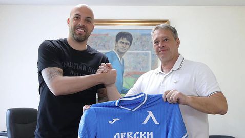  Ники Михайлов преподписа с Левски 