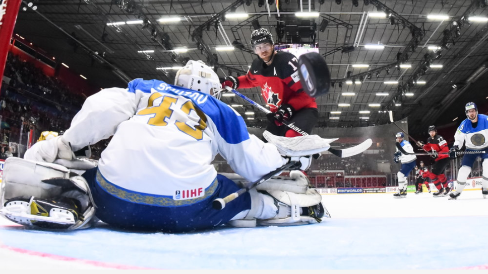 Канада продължи победната си серия на Световното