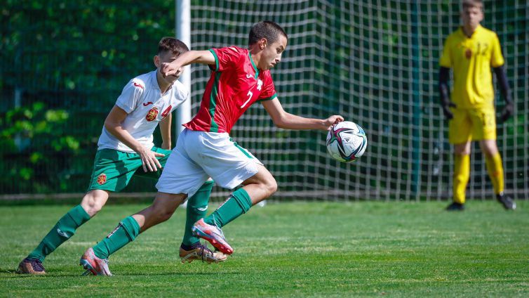 Френска футболна легенда пристигна в България, за да гледа родни таланти