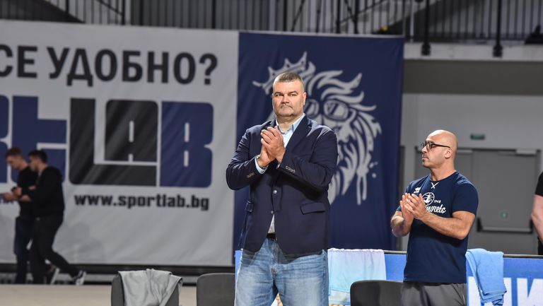Радостният старши треньор на Черноморец Васил Евтимов говори след историческото