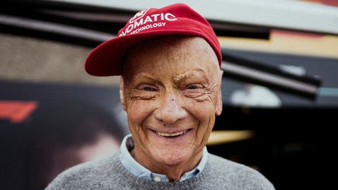  Във Формула 1 уважиха паметта на Ники Лауда 