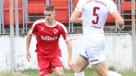  Играч на Банско със счупена ръка след мача с Пирин (Гоце Делчев) 