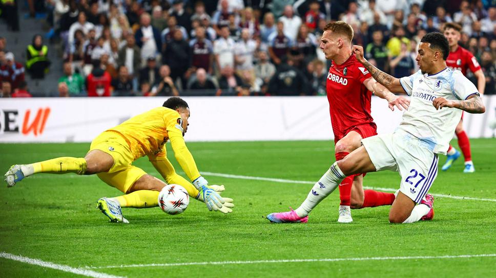 Фрайбург 0:3 Астън Вила, Роджърс реши мача
