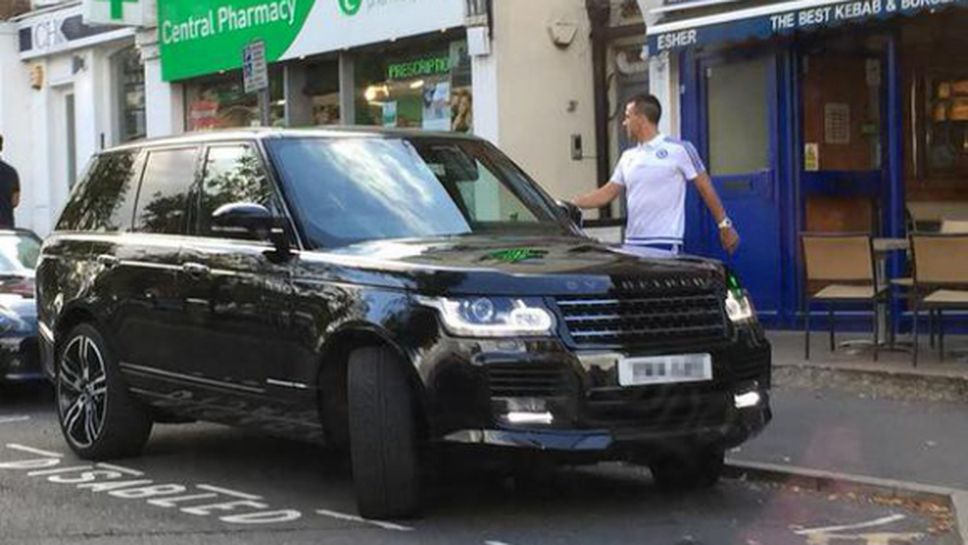 Джон Тери паркира джип за £200 000 на място за инвалиди