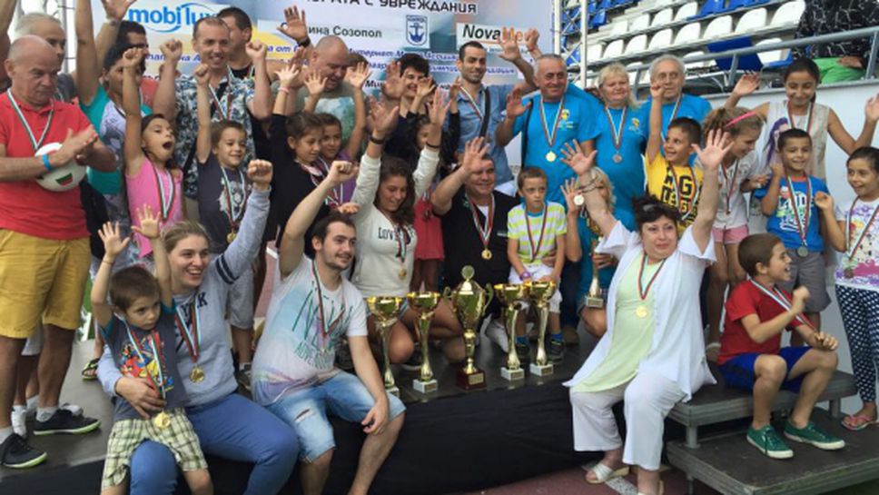 Радостин Кишишев и цял футболен отбор наградиха победителите от "Воля за спорт"