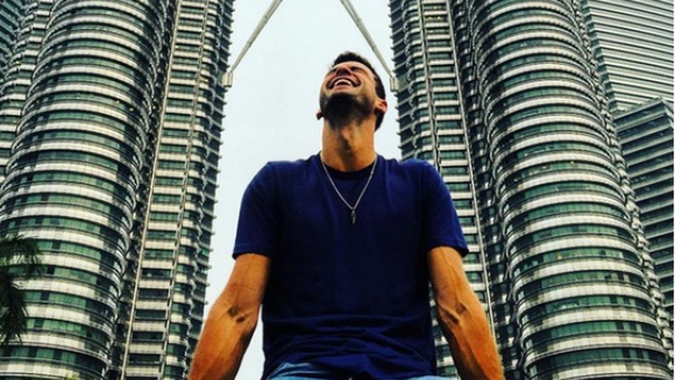 Гришо се забавлява в Малайзия с кулите близнаци
