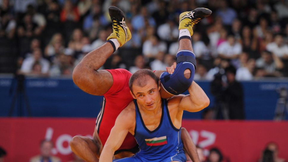 Великов в битка с борци от 25 страни на турнира в Якутия
