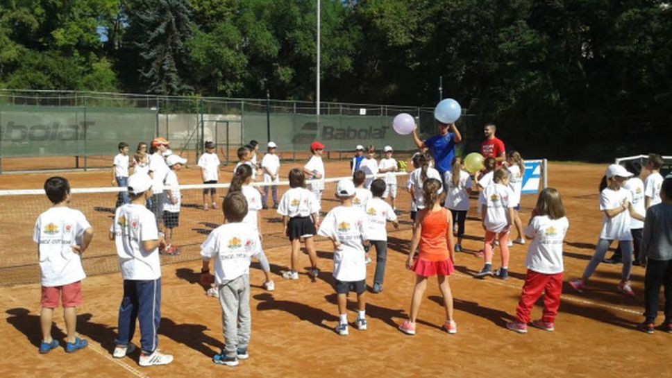 Деца от цяла България се забавляваха с празниците по програмата "Тенисът - спорт за всички"
