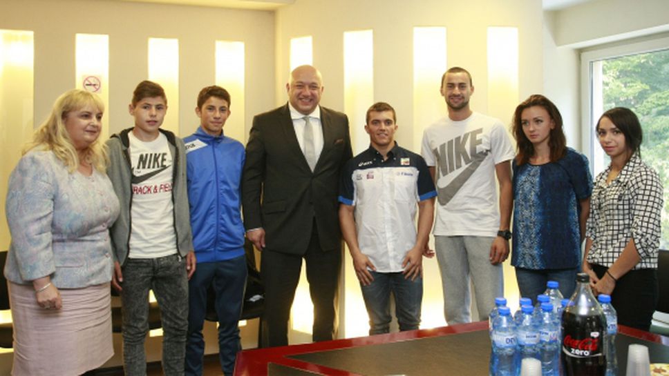 Министър Кралев: Политиката ни е да отделяме все повече средства за младите спортисти