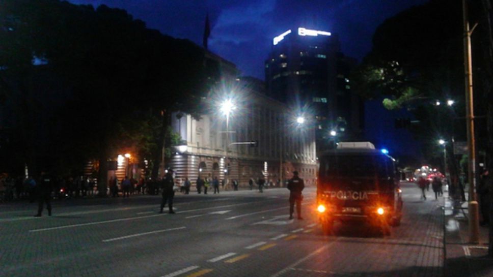 Замеряха с камъни автобуса с националите на Сърбия в Тирана