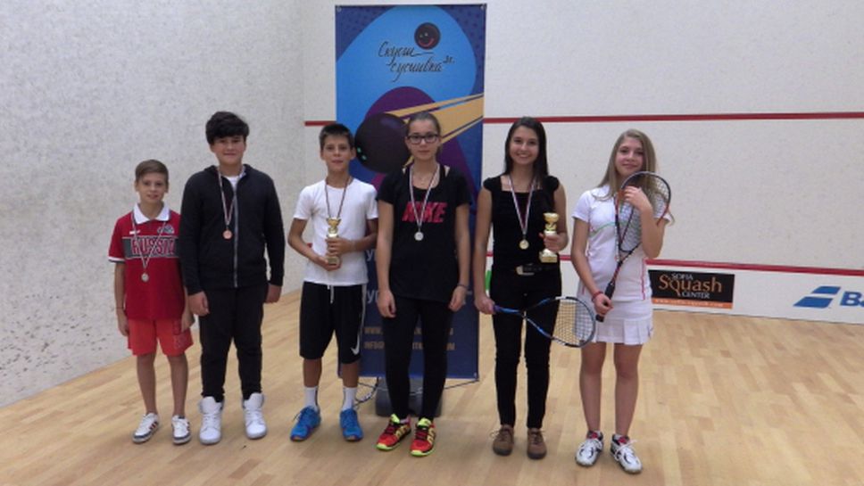 Световният ден на скуоша излъчи млади шампиони