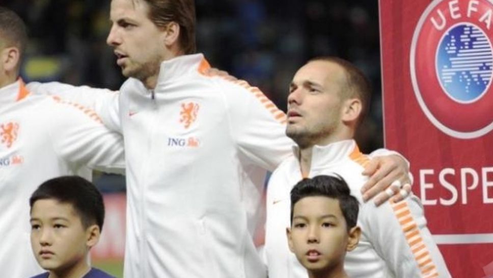 Холандия запази надежди за Евро 2016