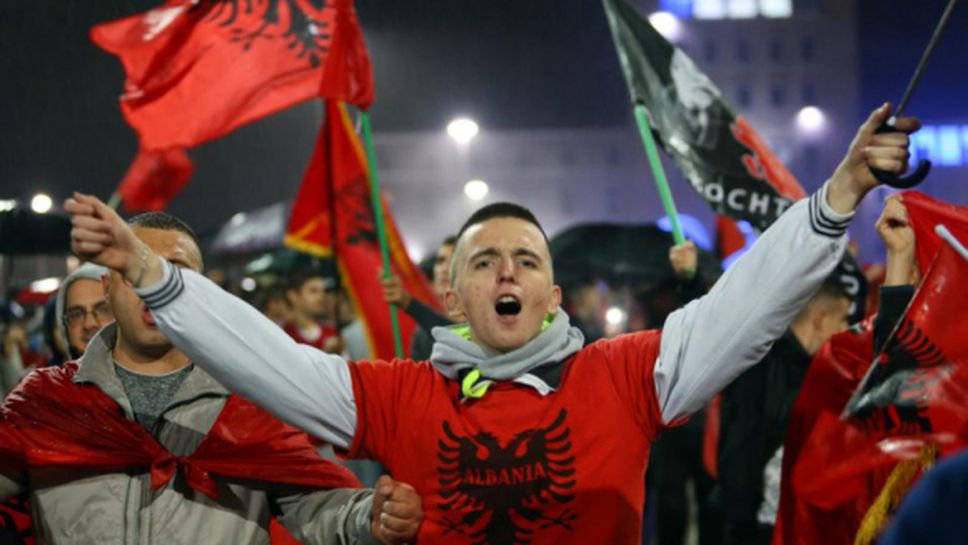 В Тирана посрещнаха футболистите на Албания като национални герои