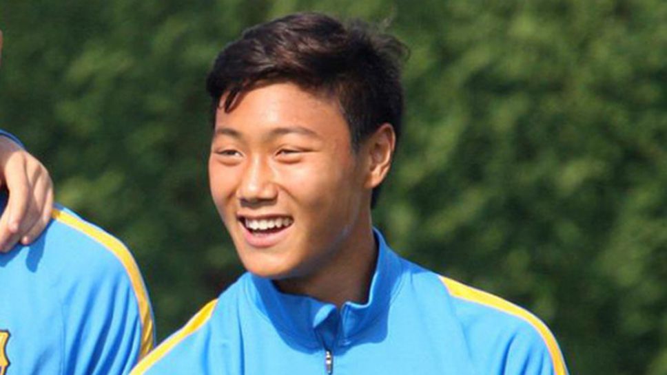 (АРХИВ) Дамгосан от ФИФА кореец вече тренира с Барса